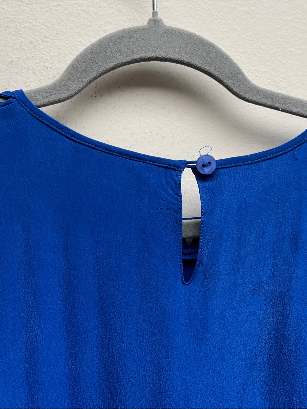 Vintage Bellessa Womens Size Large Pure Silk Short Sleeve Blouse Royal Blue - Picture 3 of 6